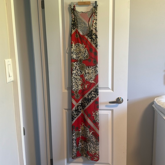4/ 20$ ❤️red form fitting maxi sundress with leopard and greek pattern stretchy - Picture 4 of 4
